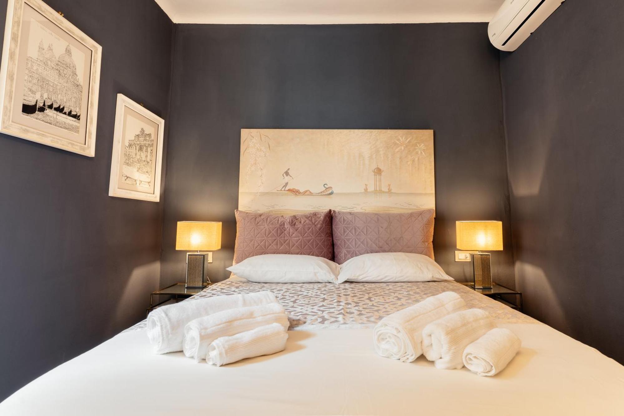 Luxury&charme Historical Center 2 Apartment